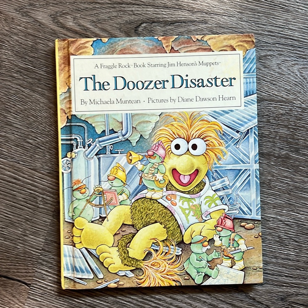 VINTAGE Fraggle Rock book Starring Jim Henson’s Muppets. The Doozer Disaster 84